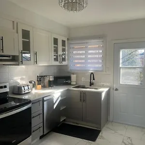 https://fully-renovated-appartement-with-free-parking.hotels-in-montreal.org